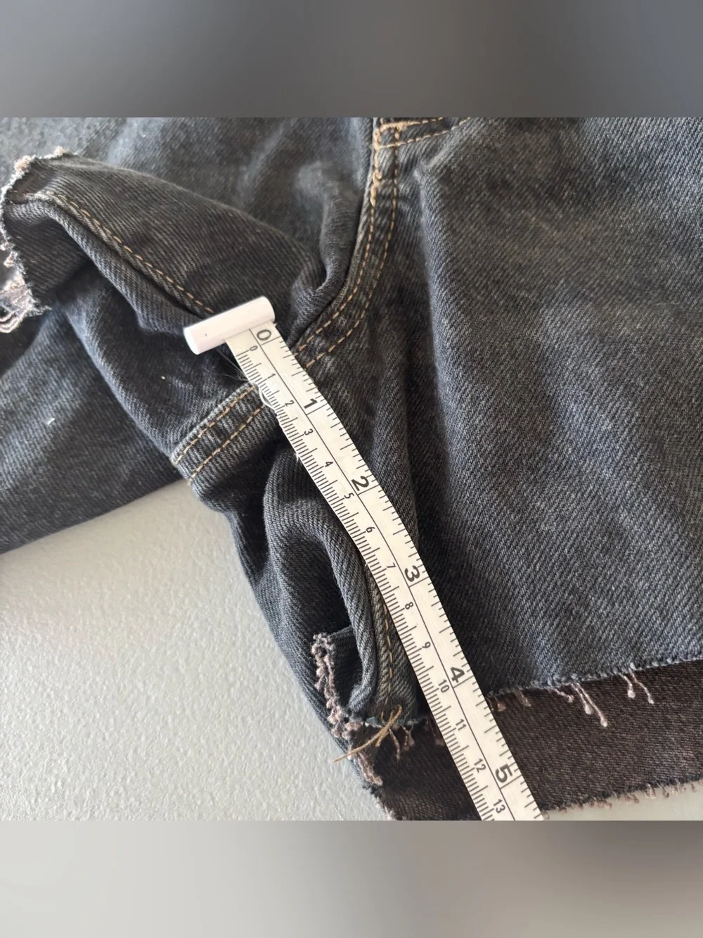 Universal Thread Baggy jean shorts women in black raw wash Size 0